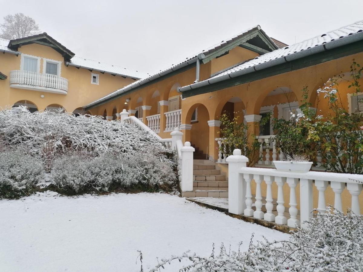 Panorama Birtok - Wellness Panzio, Konferencia Es Rendezvenykoezpont Bed and Breakfast Győrújbarát Exteriör bild